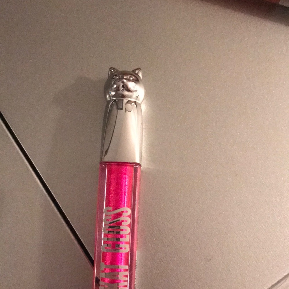 Pink lip color never used